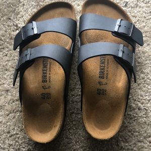 Brand new Birkenstock’s. Size 40. Never Worn.